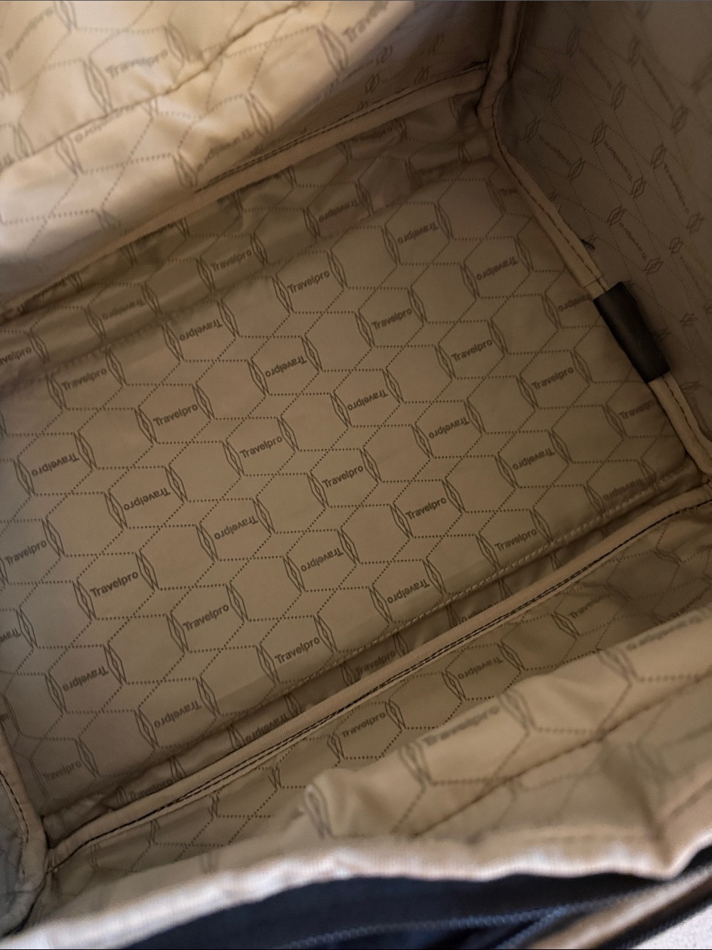 Travelpro FlightCrew 5 Flight Tote (Non-Rolling) - Picture 5 of 9